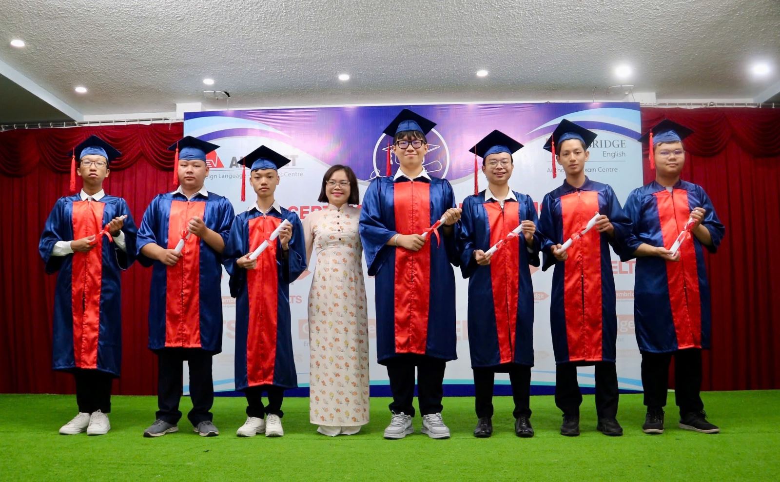 LỄ VINH DANH VÀ TRAO CHỨNG CHỈ TIẾNG ANH QUỐC TẾ IELTS THÁNG 11/2024